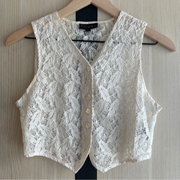 Vintagee Lace Vest Top - Picture 1 of 3